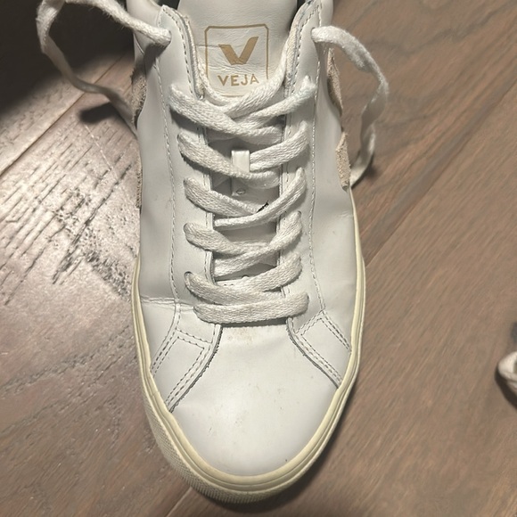 Vejas with crème color logo - Picture 2 of 4